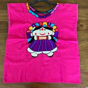 Beautiful embroidered Mexican top.